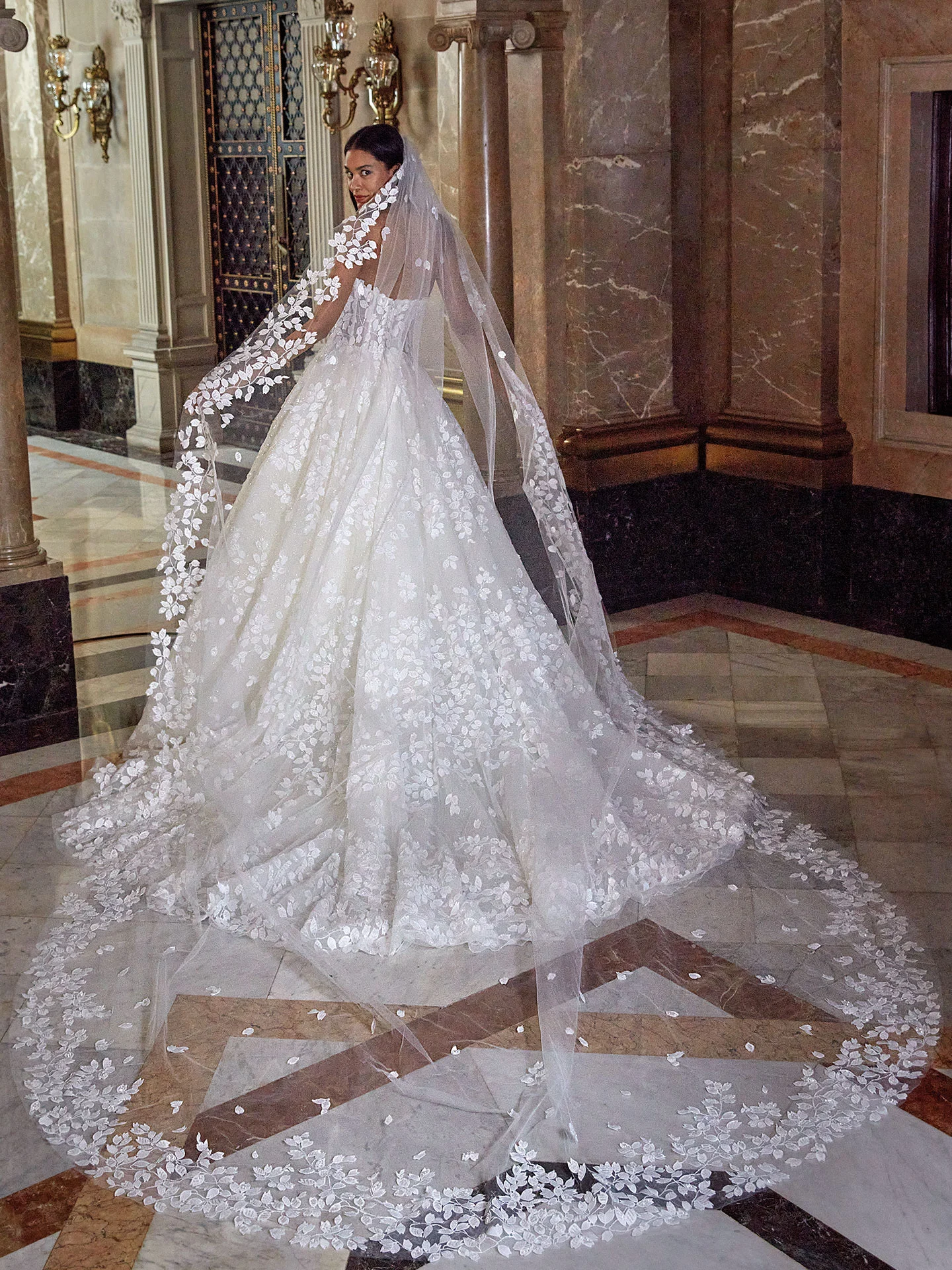 Veil V347 by Contessa